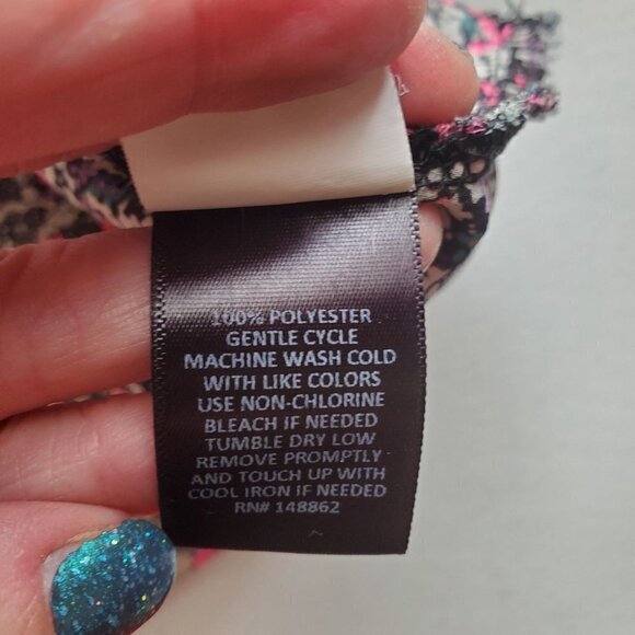 Torrid Poncho Top Size 2 2X Neon pink ditzy floral Flowy‎ Wide neck Short sleeve - Picture 6 of 9